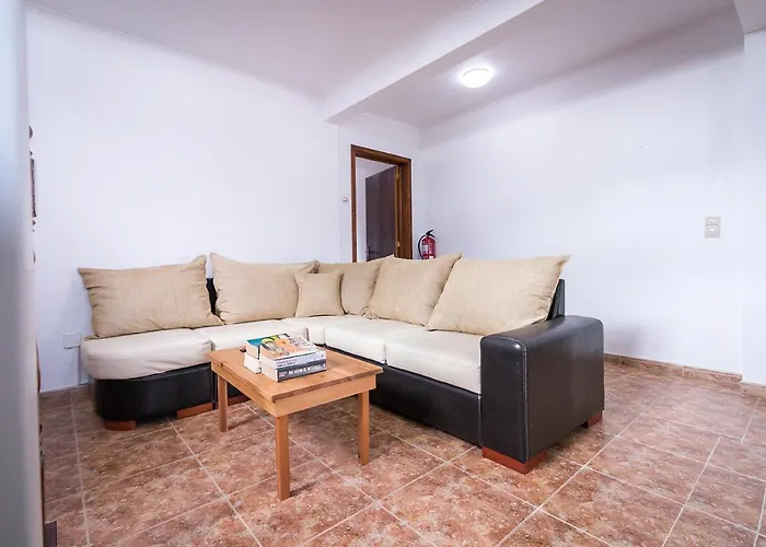 Ponta Delgada 2 בית הארחה *